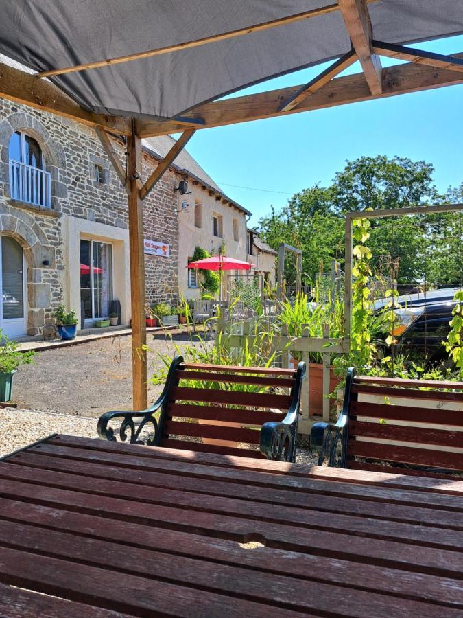 Le Petit Dragon Bed and Breakfast Plumaudan Buitenkant foto